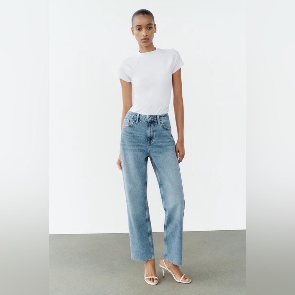 🤍 ZARA • straight fit, high rise, straight leg, rigid light wash blue jeans
